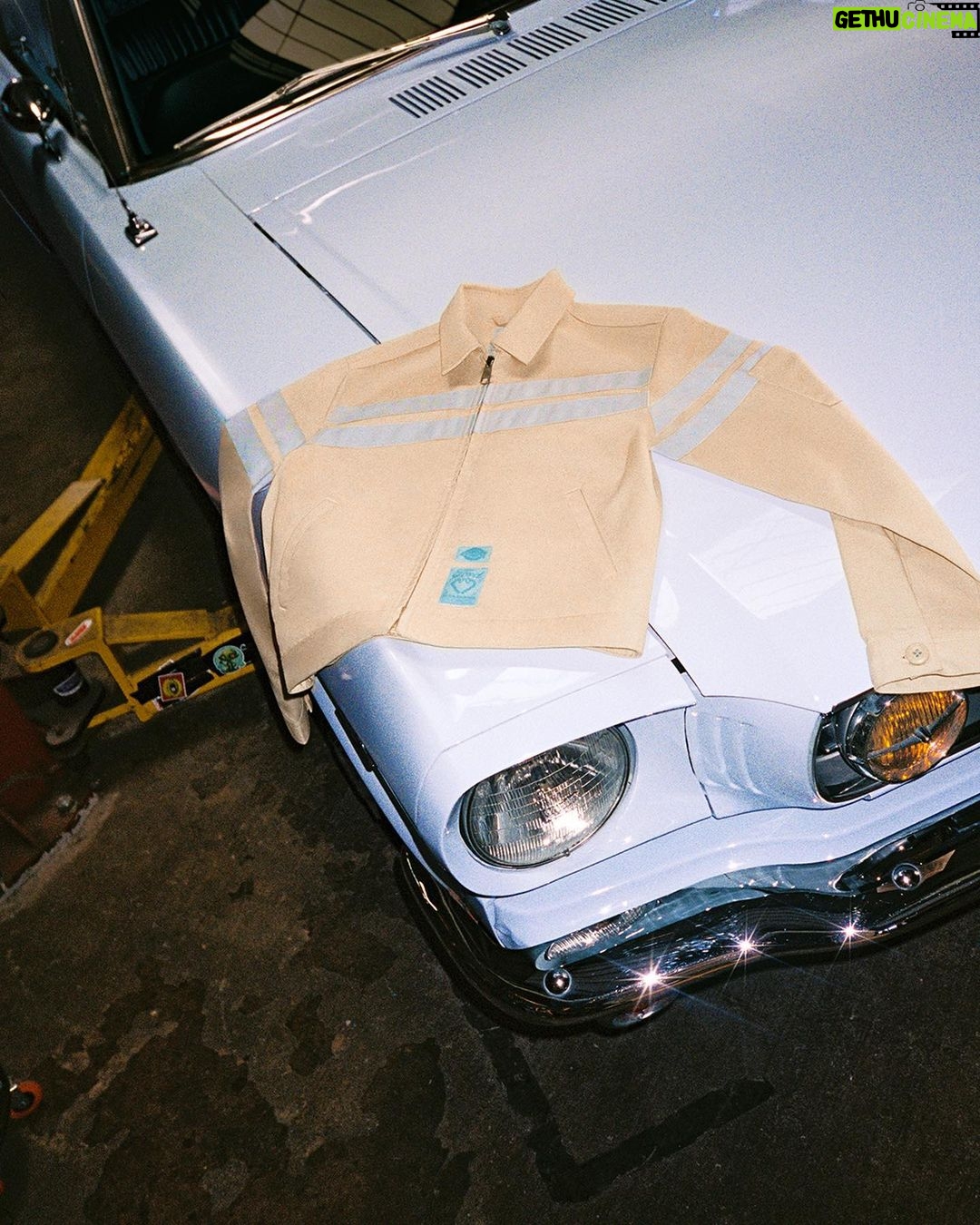 Sydney Sweeney Instagram - ahhhhhhh!!!!!! im super excited to share my newest workwear collection inspired by my new baby, a vintage @fordmustang 💙 #ad Disclaimer: Custom vehicle shown. Not available for sale. Always refer to the owner's manual before performing vehicle maintenance. Limited supply available.