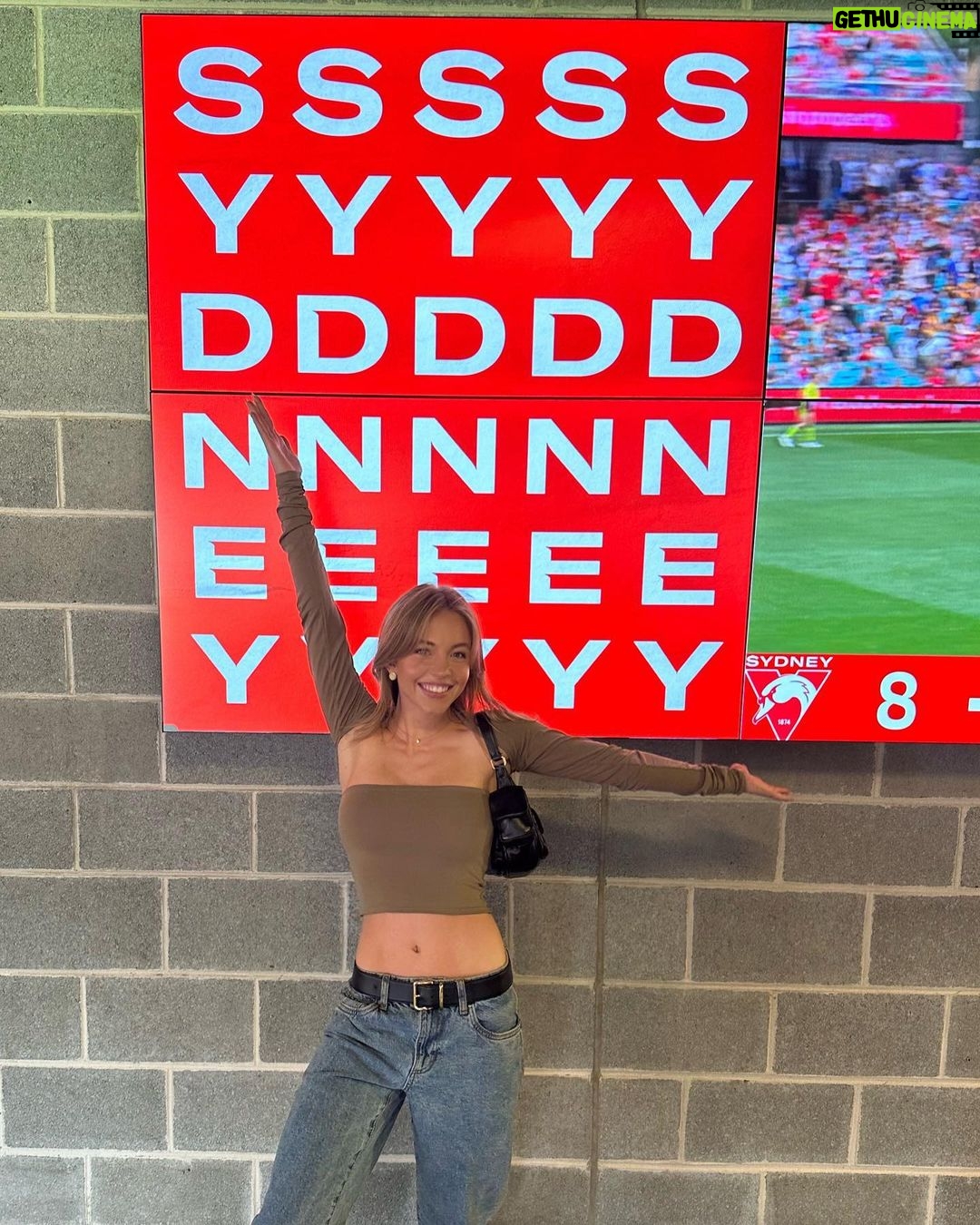 Sydney Sweeney Instagram - go to my first footy game ✔️
