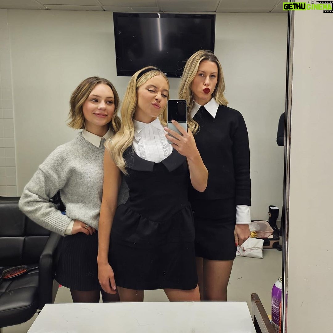 Sydney Sweeney Instagram - a peek behind the press tour ππ«ΆπΌ this is why I got a flip #GalaxyZFlip5 #TeamGalaxy