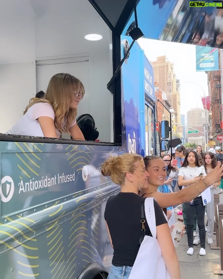 Sydney Sweeney Instagram - 💕 bai babe 💕 kicked off the #baidrationchallenge with @drinkbai in nyc yesterday ✨ #baipartner New York, New York