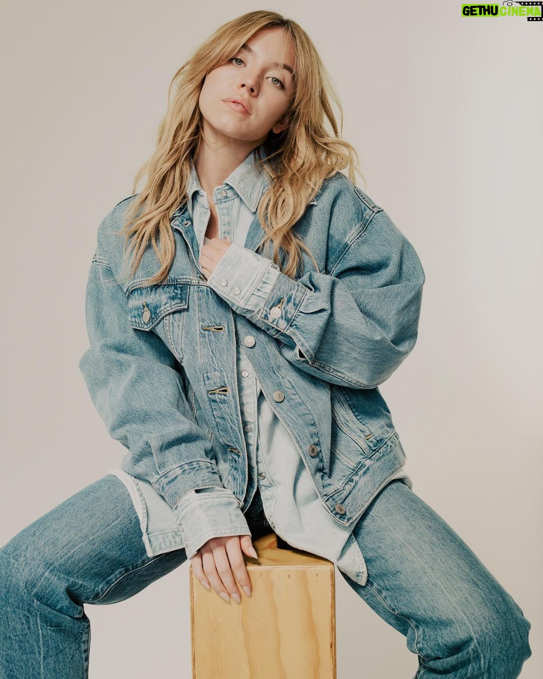 Sydney Sweeney Instagram - thank you @esmagazine for having me on your cover ✨