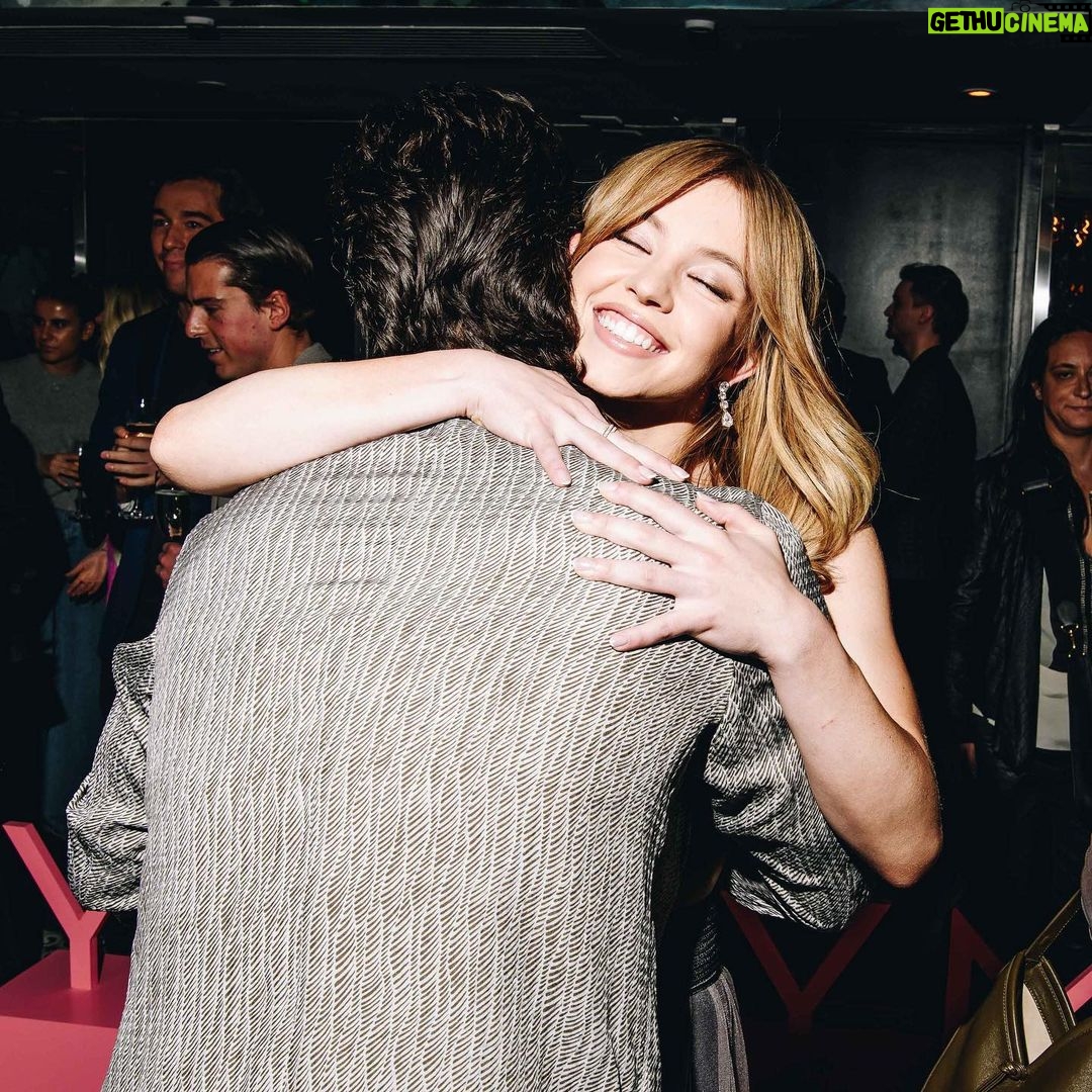 Sydney Sweeney Instagram - a new york night with my @armanibeauty friends and family 💜💗 celebrating the my way pop up :) #ArmaniMyWay #IAmWhatILive