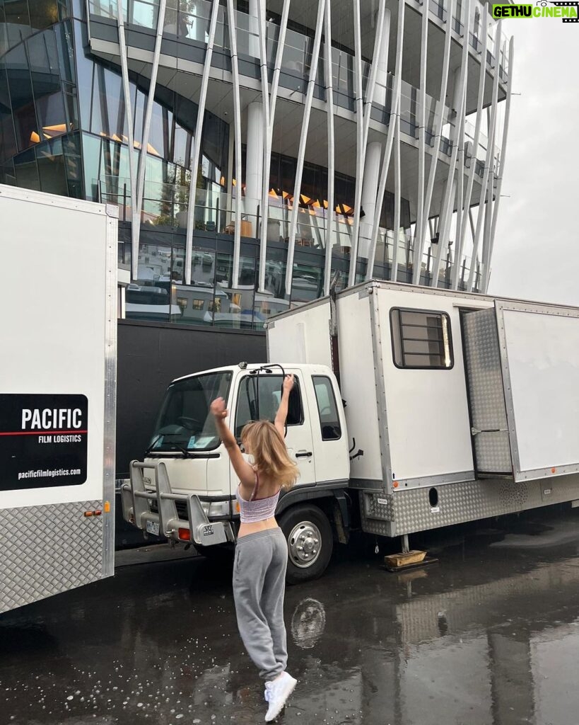 Sydney Sweeney Instagram - through rain and shine, I’ve loved all of you australia ♥️ thank you for the memories :)