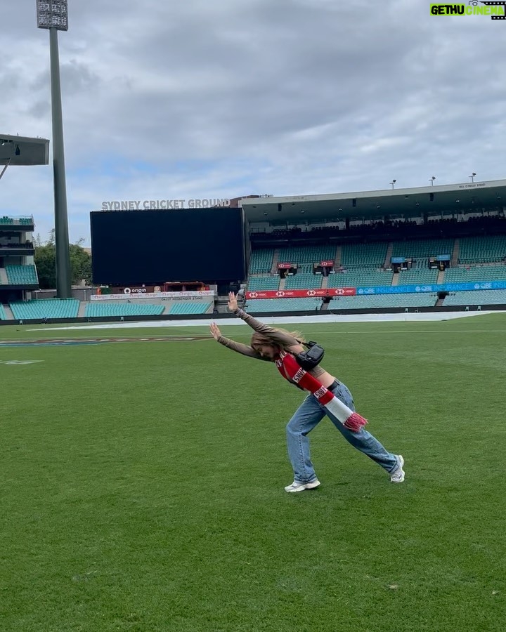 Sydney Sweeney Instagram - go to my first footy game ✔️