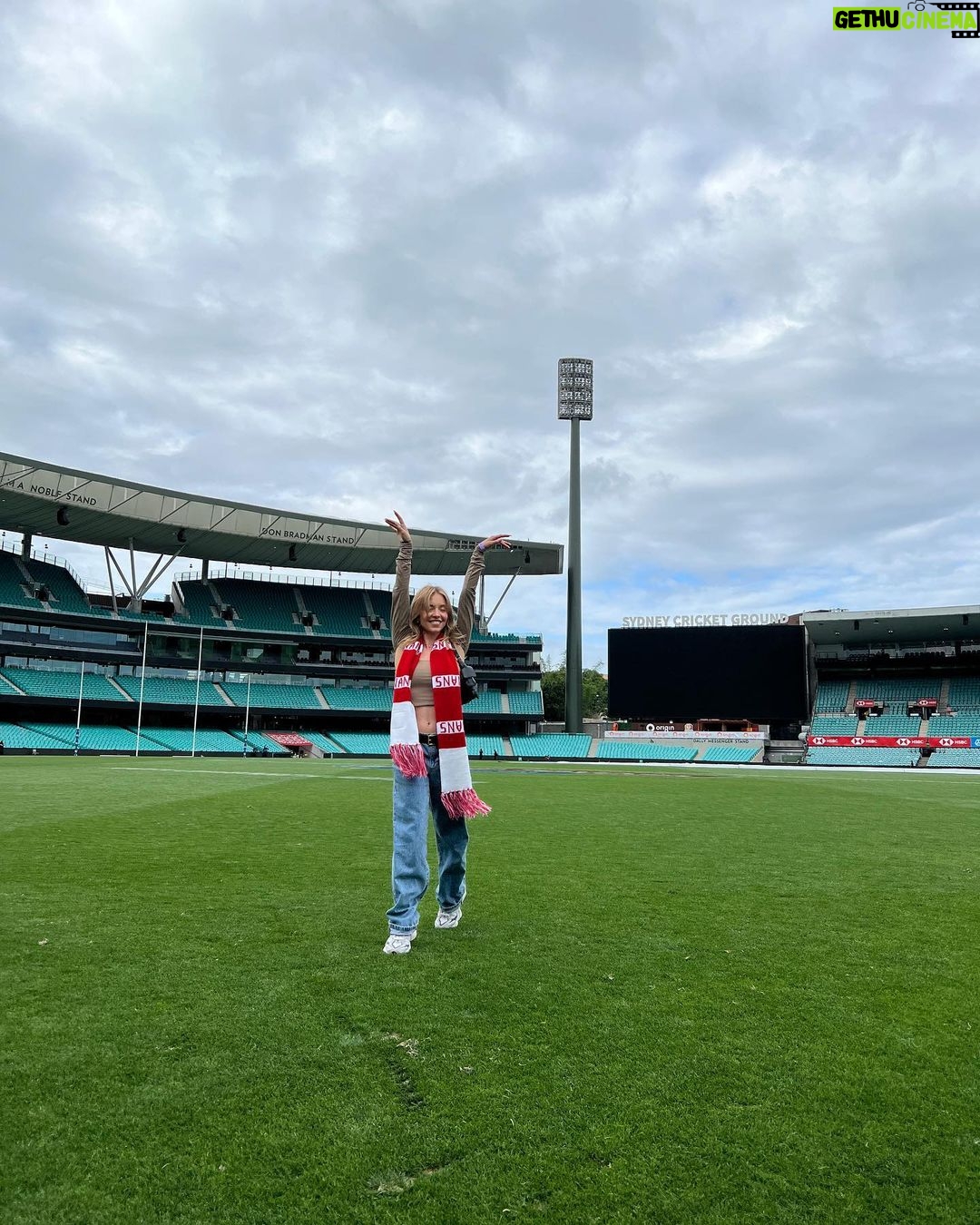 Sydney Sweeney Instagram - go to my first footy game ✔️