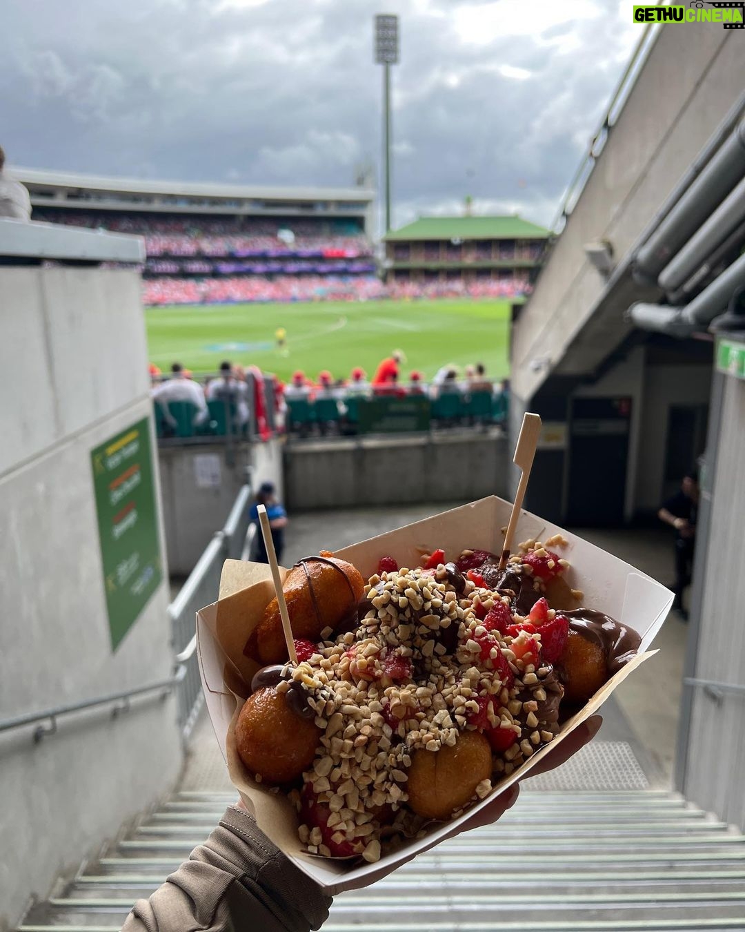 Sydney Sweeney Instagram - go to my first footy game ✔️