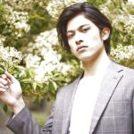 Syuya Sunagawa Instagram - なんか色白に見える。嬉しい。 #撮影#モデル#カメラ#白#楽しい#花#綺麗#スーツ#東京#学校