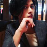 Syuya Sunagawa Instagram - 今日は分け目が逆っす。 #撮影#打ち上げ#鳥貴族#とりき#スーツ#チェック#みたいだけど#ウインドウペン#黒髪#分け目#逆#変な感じ#でもなんだかいい気分