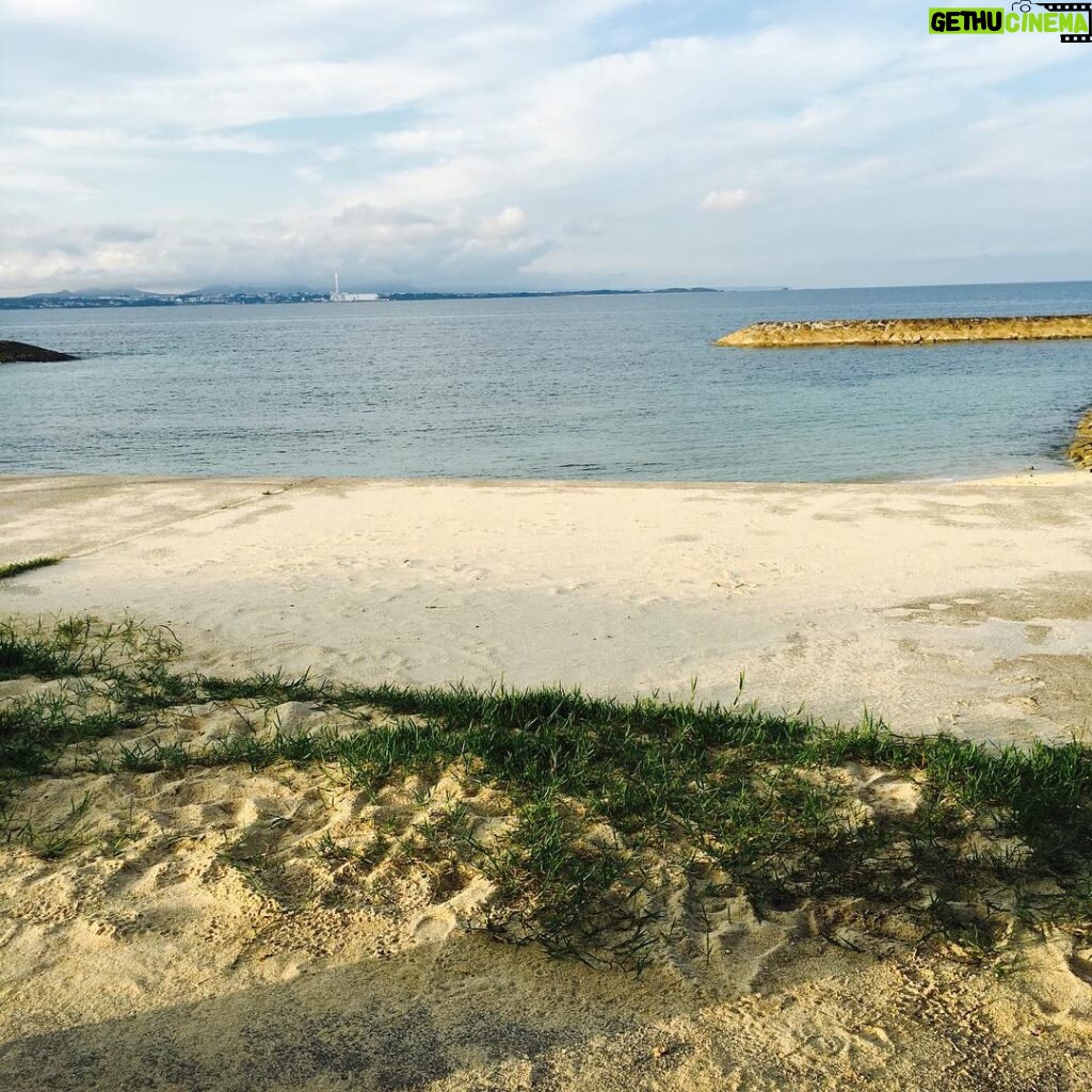 Syuya Sunagawa Instagram - はいー、また1人で海来ましたー。今のうちいっぱい行っとかないと、、 #宇堅ビーチ#海#1人#さびしくないよ。