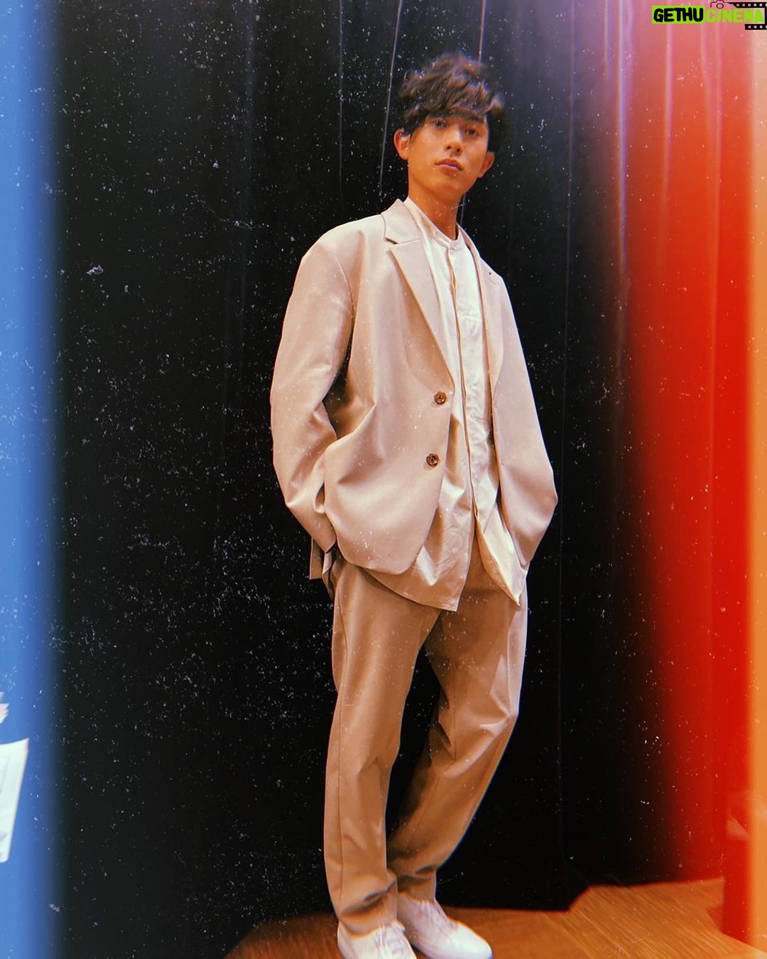 Syuya Sunagawa - 3.3K Likes - .
昨日は『砂川脩弥 ファンミーティング2022』でした。
観に来てくださった方、配信でご覧頂いた方々ありがとうございました🌸
いかがでしたか??
4/3まで配信アーカイブ期間中ですので、一度見た方も何度でもご覧ください☺︎
配信チケットも3/31までご購入頂けます🥙✨
by staff
#砂川脩弥ファンミーティング
