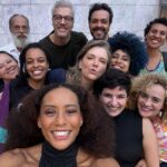Taís Araújo Instagram - Foram semanas em Curitiba filmando “Doutor Monstro” com gente da melhor qualidade! Equipe Curitiba, de profissionais talentosos, competentes e amorosos. Foram dias intensos contando uma história verídica de um feminicídio que foi tratado como legítima defesa! É um filme de tribunal e uma denuncia do que aconteceu e acontece diariamente com as mulheres nesse país. Obrigada @marcos_jorge_2311 pela coragem de desenterrar essa história. Obrigada profissionais de cinema de Curitiba, vcs são foda! Obrigada equipe linda e talentosa e muito, mas muito obrigada ao elenco curitibano por me receber com tanto amor e talento.