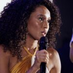 Taís Araújo Instagram - Tenho tantas coisas pra dizer sobre esse dia, mas precisava chegar em casa e fazer uma leitura mais calma sobre essa viagem e o quão importante foi participar da primeira edição do movimento global Liberatum no Brasil. Acho até que, para me fazer entender melhor é preciso trazer elementos históricos, mas não sobre mim, sobre nós. Sobre o país que nós chamamos de lar. O Brasil foi marcado historicamente pelo apagamento de sua identidade e pela desvalorização da cultura afro-brasileira, fatos que infelizmente ainda nos atravessam e impactam até hoje. E por isso, ver Salvador ser o primeiro destino Brasileiro desse evento multidimensional, cujo o objetivo principal é destacar a importância da cultura afro em defesa da liberdade de expressão, é algo tão emocionante e ouso dizer que isso pode ser um novo começo. Além disso, não posso deixar de destacar a honra que foi estar em uma mesa com lideranças criativas nacionais e internacionais, trocando ideias sobre cultura, perspectivas e a valorização das nossas vozes e narrativas. Poder celebrar a nossa diversidade, potencializando ferramentas de emancipação criativa e econômica, é para mim, reafirmar o compromisso de transformação. Transformação do nosso imaginário sobre nós mesmos, nossas capacidades, quem sabe oportunidades e a transformação desse passado doloroso que ainda nos atravessa pra lembrar: Galera, ainda não chegamos lá, mas estamos caminhando. Por fim, quero agradecer ao @liberatum pelo convite para o Talk, aos meus colegas de mesa @violadavis @julius_tennon_ Melanie Clark. Agradecer ao público que compareceu e participou ativamente, espero que vocês tenham curtido ❤️e por fim um super obrigada a minha equipe que me acompanhou presencialmente e remotamente me ajudando nessa correria. 📸: @vulgotlls
