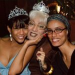 Taís Araújo Instagram - Essa foto foi tirada no meu aniversário de 30 anos onde teve um show da Lorna em minha homenagem, fui muito feliz nesse dia, principalmente porque a nossa história vem de muito antes desse show. Quando eu tinha por volta de 12 anos, minha mãe me colocou em um curso de etiqueta de uma grande modelo chamada Maria Rosa (inclusive essa que está do nosso lado é a @erikarosa19, sobrinha dela). O curso oferecia aulas de palco, então logo me interessei pelo teatro e tudo isso através dela, uma artista dragqueen cuja a personalidade era a Lorna Washington. Uma das primeiras pessoas a me ver em um palco em uma aula e achar que eu poderia ter isso como profissão. E eu agradeço demais por ter sido atravessada pela generosidade de Lorna e pela nossa convivência em família. Que Lorna descanse em poder! ❤️🏳️‍🌈🏳️‍⚧️