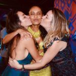 Taís Araújo Instagram - Uma sequencia de muito amor, alegria, cumplicidade e lookinhos (no plural) porque sim, graças a minha amiga @ritalazzarotti , a gatinha aqui foi praticamente debutante na própria festa de 45 anos. ✨💅🏾 Ela inventa moda e eu faço o que? Embarco! Pq amo uma farra, ainda mais se tiver brilho! 📸: @rscassiano ✍🏽: @itaiaraandrade 📹: @thatalota 📍: @joandjoe.rio JO&JOE Rio