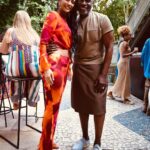 Taís Araújo Instagram - Uma sequencia de muito amor, alegria, cumplicidade e lookinhos (no plural) porque sim, graças a minha amiga @ritalazzarotti , a gatinha aqui foi praticamente debutante na própria festa de 45 anos. ✨💅🏾 Ela inventa moda e eu faço o que? Embarco! Pq amo uma farra, ainda mais se tiver brilho! 📸: @rscassiano ✍🏽: @itaiaraandrade 📹: @thatalota 📍: @joandjoe.rio JO&JOE Rio