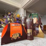 Taís Araújo Instagram - Lá vem ela! 😋 A época mais deliciosa do ano: Família reunida, comida boa, recesso, maratona de filmes e… PANETTONE! Eu já queimei a largada das novidades de @lindt_brasil além dos clássicos que são tradição aqui em casa. Fala sério, tem coisa melhor??? 🥰🎄🍫 #SintaoSabordoInesquecível #PanettoneLindt #NatalLindt publi*