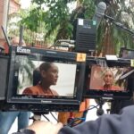 Taís Araújo Instagram - Foram semanas em Curitiba filmando “Doutor Monstro” com gente da melhor qualidade! Equipe Curitiba, de profissionais talentosos, competentes e amorosos. Foram dias intensos contando uma história verídica de um feminicídio que foi tratado como legítima defesa! É um filme de tribunal e uma denuncia do que aconteceu e acontece diariamente com as mulheres nesse país. Obrigada @marcos_jorge_2311 pela coragem de desenterrar essa história. Obrigada profissionais de cinema de Curitiba, vcs são foda! Obrigada equipe linda e talentosa e muito, mas muito obrigada ao elenco curitibano por me receber com tanto amor e talento.