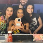 Taís Araújo Instagram - Foram semanas em Curitiba filmando “Doutor Monstro” com gente da melhor qualidade! Equipe Curitiba, de profissionais talentosos, competentes e amorosos. Foram dias intensos contando uma história verídica de um feminicídio que foi tratado como legítima defesa! É um filme de tribunal e uma denuncia do que aconteceu e acontece diariamente com as mulheres nesse país. Obrigada @marcos_jorge_2311 pela coragem de desenterrar essa história. Obrigada profissionais de cinema de Curitiba, vcs são foda! Obrigada equipe linda e talentosa e muito, mas muito obrigada ao elenco curitibano por me receber com tanto amor e talento.