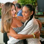 Taís Araújo Instagram - Pausando as gravações porque hoje é o dia mundial de Paulinha! Minha amiga há 43 anos e sou tão feliz por isso.🥹🥰 Parabéns minha amiga, que seu dia seja maravilhoso, com muito afeto, encontros, risadas e merecidos drinks! Saúde, saúde e saúde pra você. Te amo @limap12 ❤️ 📸: @hobyfotografia