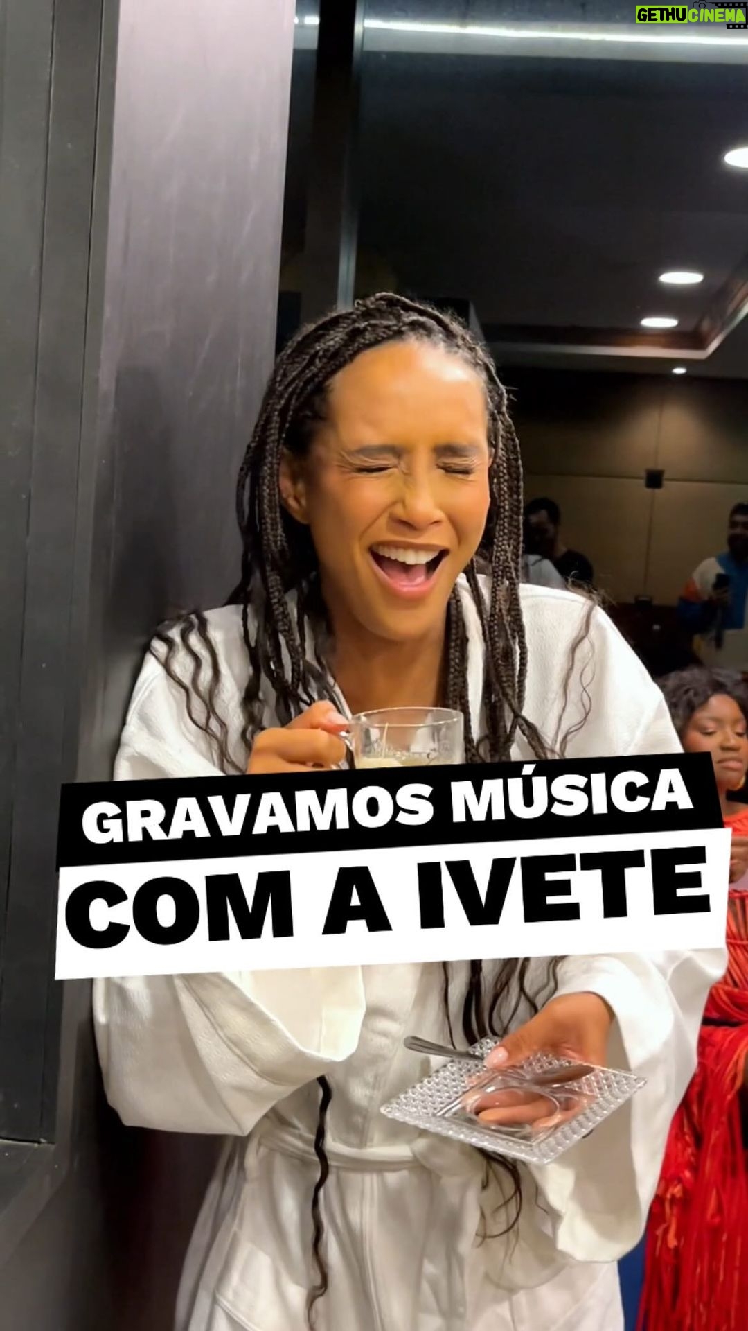 Taís Araújo Instagram - O dia em que substituímos a Lud no hit da Rainha @ivetesangalo e macetamos! 😎🤪❤️Quem disse que a gente não canta? 😂🤣 Tem coisas que só o @maskedsingerbr nos proporciona mesmo! 🫶🏽 #Musica #IveteSangalo #Bastidores