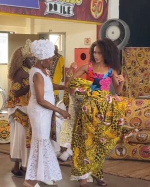Taís Araújo Instagram - Um dia pra jamais esquecer! 👑
Muito obrigada, Salvador. Muito obrigada, @blocoileaiye e e dona @detelimma por me dar a honra de ser vestida por você. 

@im.angelabassett , you’re amazing! 

Que boas vindas hein, @liberatum 🫶🏾🥹

📸: @lucasramosphoto @agenciabrazilnews @magalimoraess
📹: edição de vídeo @itaiaraandrade