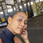 Taís Araújo Instagram - Quando me perguntam onde eu tô 🤳🏽 Se alguém te perguntar onde você está nessa terça, sua selfie vai ser como? Descreve aqui nos comentários 🤪 Selfies