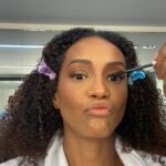 Taís Araújo Instagram - Quando me perguntam onde eu tô 🤳🏽 Se alguém te perguntar onde você está nessa terça, sua selfie vai ser como? Descreve aqui nos comentários 🤪 Selfies