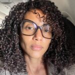 Taís Araújo Instagram - Quando me perguntam onde eu tô 🤳🏽 Se alguém te perguntar onde você está nessa terça, sua selfie vai ser como? Descreve aqui nos comentários 🤪 Selfies