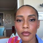 Taís Araújo Instagram - Quando me perguntam onde eu tô 🤳🏽 Se alguém te perguntar onde você está nessa terça, sua selfie vai ser como? Descreve aqui nos comentários 🤪 Selfies