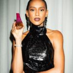 Taís Araújo Instagram - Beeeem glamourosa para a 9ª edição da Geração Glamour 2023. Que esse ano teve como o tema principal a Jornada Brilhante de diversas personalidades femininas da atualidade, ou seja, foi uma premiação e tanto! E como embaixadora da @naturabroficial eu tive a honra de fazer a entrega especial do prêmio Natura Luna Mulher que Ilumina. ✨ Fiquei nervosa? Sim! Me sentindo deslumbrante com #NaturaLuna Ilumina? Também! Prestigiar mulheres que se destacaram em suas áreas de atuação é um dos movimentos mais lindos que há! 🤩🤩🤩 *publi JW Marriott Hotel São Paulo