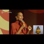 Taís Araújo Instagram - A oralidade é uma tecnologia ancestral, exercê-la propõe mais do que simplesmente a fala técnica e escuta ativa, mas sim conexões. E ontem nos conectamos num movimento muito bonito no Festival Negritudes. Falamos sobre artes, literatura, mercado, sonhos, novos tempos e compromissos. E além de poder ouvir tanta gente potente, eu tive a honra de homenagear mulheres que me influenciaram e seguem atravessando positivamente a vida de outras muitas como Glória Maria e Léa Garcia, que hoje, descansam em poder. ✊🏾 Foi um dia histórico meus amores, de imersão, encontros e trocas que tenho certeza que irão reverberar por muito tempo. Que venham mais Festivais #Negritudes propondo mais debates, ainda maiores, em outras regiões, pra gente poder se conectar com tudo que nós temos: NÓS! 📸: @humbertosouza e selfies 🤳🏾