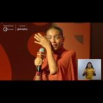 Taís Araújo Instagram - A oralidade é uma tecnologia ancestral, exercê-la propõe mais do que simplesmente a fala técnica e escuta ativa, mas sim conexões. E ontem nos conectamos num movimento muito bonito no Festival Negritudes. Falamos sobre artes, literatura, mercado, sonhos, novos tempos e compromissos. E além de poder ouvir tanta gente potente, eu tive a honra de homenagear mulheres que me influenciaram e seguem atravessando positivamente a vida de outras muitas como Glória Maria e Léa Garcia, que hoje, descansam em poder. ✊🏾 Foi um dia histórico meus amores, de imersão, encontros e trocas que tenho certeza que irão reverberar por muito tempo. Que venham mais Festivais #Negritudes propondo mais debates, ainda maiores, em outras regiões, pra gente poder se conectar com tudo que nós temos: NÓS! 📸: @humbertosouza e selfies 🤳🏾
