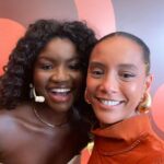 Taís Araújo Instagram - A oralidade é uma tecnologia ancestral, exercê-la propõe mais do que simplesmente a fala técnica e escuta ativa, mas sim conexões. E ontem nos conectamos num movimento muito bonito no Festival Negritudes. Falamos sobre artes, literatura, mercado, sonhos, novos tempos e compromissos. E além de poder ouvir tanta gente potente, eu tive a honra de homenagear mulheres que me influenciaram e seguem atravessando positivamente a vida de outras muitas como Glória Maria e Léa Garcia, que hoje, descansam em poder. ✊🏾 Foi um dia histórico meus amores, de imersão, encontros e trocas que tenho certeza que irão reverberar por muito tempo. Que venham mais Festivais #Negritudes propondo mais debates, ainda maiores, em outras regiões, pra gente poder se conectar com tudo que nós temos: NÓS! 📸: @humbertosouza e selfies 🤳🏾