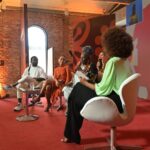 Taís Araújo Instagram - A oralidade é uma tecnologia ancestral, exercê-la propõe mais do que simplesmente a fala técnica e escuta ativa, mas sim conexões. E ontem nos conectamos num movimento muito bonito no Festival Negritudes. Falamos sobre artes, literatura, mercado, sonhos, novos tempos e compromissos. E além de poder ouvir tanta gente potente, eu tive a honra de homenagear mulheres que me influenciaram e seguem atravessando positivamente a vida de outras muitas como Glória Maria e Léa Garcia, que hoje, descansam em poder. ✊🏾 Foi um dia histórico meus amores, de imersão, encontros e trocas que tenho certeza que irão reverberar por muito tempo. Que venham mais Festivais #Negritudes propondo mais debates, ainda maiores, em outras regiões, pra gente poder se conectar com tudo que nós temos: NÓS! 📸: @humbertosouza e selfies 🤳🏾