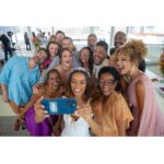 Taís Araújo Instagram - Cara e Coragem foi indicada ao Emmy Internacional e eu tô assim 🥹😍🥹🤩🥹🥳 Que novela desafiadora! não foi fácil fazer duas personagens… mas, ao mesmo tempo, que novela amorosa, gostosa de fazer, que elenco foda, que equipe deliciosa! Como foi bom e como eu morro de saudades desse time! Vamos comemorar essa indicação como se fosse a vitória! Se ela vier, lindo. Se não vier, a gente agradece o reconhecimento do nosso empenho. Viva cada um de nós envolvido nessa produção! Eu amo vcs! E um viva a toda turma de Pantanal pela indicação merecidíssima também! Viva a teledramaturgia brasileira! 📺🏆🫶🏾
