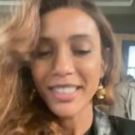 Taís Araújo Instagram - Cara e Coragem foi indicada ao Emmy Internacional e eu tô assim 🥹😍🥹🤩🥹🥳 Que novela desafiadora! não foi fácil fazer duas personagens… mas, ao mesmo tempo, que novela amorosa, gostosa de fazer, que elenco foda, que equipe deliciosa! Como foi bom e como eu morro de saudades desse time! Vamos comemorar essa indicação como se fosse a vitória! Se ela vier, lindo. Se não vier, a gente agradece o reconhecimento do nosso empenho. Viva cada um de nós envolvido nessa produção! Eu amo vcs! E um viva a toda turma de Pantanal pela indicação merecidíssima também! Viva a teledramaturgia brasileira! 📺🏆🫶🏾