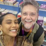 Taís Araújo Instagram - Setembro já começou entregando encontros, por aqui teve: • Show com a minha ídola; • No outro dia encontrei a ídola da minha filha; • Depois um dos meus melhores amigos na @bienaldolivro ; • Enfim encontrei minha outra ídola, uma das minhas chefs de cozinha favoritas; • e terminou com um almoço com meu pai no domingo. Que setembro siga nos surpreendendo positivamente ✨