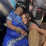 Taís Araújo Instagram – Ontem foi uma verdadeira maratona! Mas também foi uma explosão de amor, homenagens e cultura no maior espetáculo audiovisual do planeta. Obrigada @oficialportela pelo convite de estar na avenida ajudando a contar essa história a altura de sua importância para o país. “Um defeito de cor” de @ana.maria.goncalves_  é um fenômeno premiadíssimo e hoje dispara entre os mais vendidos do país provando que, não há dúvidas sobre a importância do carnaval na cultura e imaginário popular.

Em @mangueira_oficial podemos homenagear @alcioneamarrom , a negra voz do amanhã, no alto nível de grandeza que ela merece diante da infinita contribuição para a música brasileira. Realmente, uma noite pra nunca mais esquecer! ✊🏾🎉

📸: @leofrancofoto | @renatowrobel | @mserralima | @eulaisgomes Sambódromo da Marquês de Sapucaí