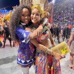 Taís Araújo Instagram – Ontem foi uma verdadeira maratona! Mas também foi uma explosão de amor, homenagens e cultura no maior espetáculo audiovisual do planeta. Obrigada @oficialportela pelo convite de estar na avenida ajudando a contar essa história a altura de sua importância para o país. “Um defeito de cor” de @ana.maria.goncalves_  é um fenômeno premiadíssimo e hoje dispara entre os mais vendidos do país provando que, não há dúvidas sobre a importância do carnaval na cultura e imaginário popular.

Em @mangueira_oficial podemos homenagear @alcioneamarrom , a negra voz do amanhã, no alto nível de grandeza que ela merece diante da infinita contribuição para a música brasileira. Realmente, uma noite pra nunca mais esquecer! ✊🏾🎉

📸: @leofrancofoto | @renatowrobel | @mserralima | @eulaisgomes Sambódromo da Marquês de Sapucaí