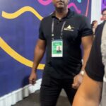 Taís Araújo Instagram – Ontem foi uma verdadeira maratona! Mas também foi uma explosão de amor, homenagens e cultura no maior espetáculo audiovisual do planeta. Obrigada @oficialportela pelo convite de estar na avenida ajudando a contar essa história a altura de sua importância para o país. “Um defeito de cor” de @ana.maria.goncalves_  é um fenômeno premiadíssimo e hoje dispara entre os mais vendidos do país provando que, não há dúvidas sobre a importância do carnaval na cultura e imaginário popular.

Em @mangueira_oficial podemos homenagear @alcioneamarrom , a negra voz do amanhã, no alto nível de grandeza que ela merece diante da infinita contribuição para a música brasileira. Realmente, uma noite pra nunca mais esquecer! ✊🏾🎉

📸: @leofrancofoto | @renatowrobel | @mserralima | @eulaisgomes Sambódromo da Marquês de Sapucaí