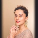 Taapsee Pannu Instagram – So Elegant, So Beautiful, just like a WOW 🤩 
This is how I sum up my festive mood in one sentence💃
A big thank you to my makeup BFF @officialswissbeauty for making this festive extra special with my favourite products ♥️

#MakeupBinaFestiveKaisa #SwissBeauty #MySwissMyBFF #SwissBeautyXTaapsee @officialswissbeauty