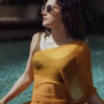 Taapsee Pannu Instagram – Sari, Sunnies, and Splashes! 😎🌊 

#LetsVogue @vogueeyewear