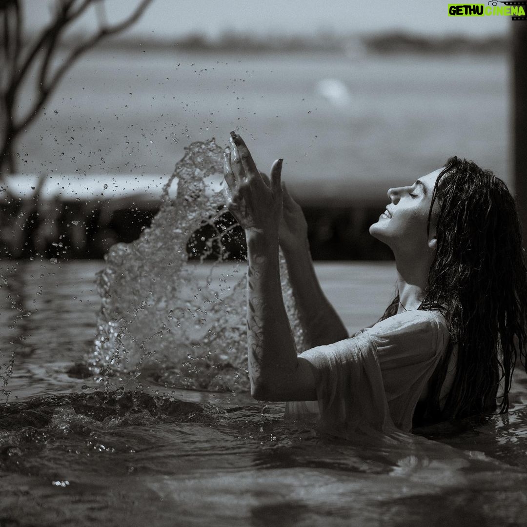 Taapsee Pannu Instagram - Ishq keejiye Phir samajhiye…. The Leela Palace Udaipur