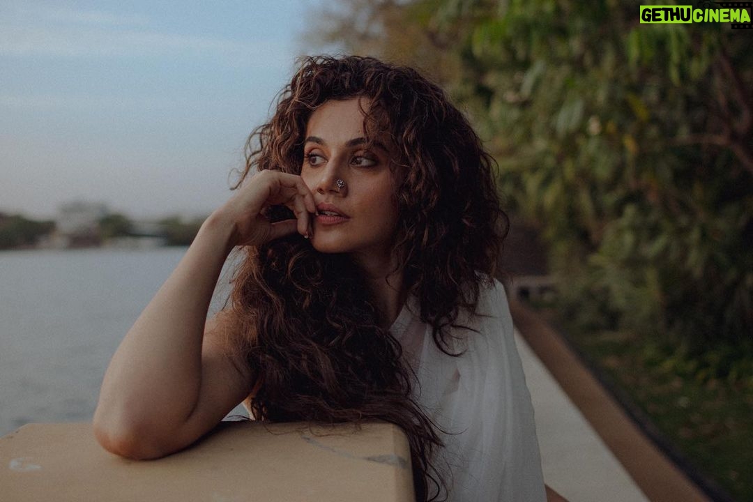 Taapsee Pannu Instagram - Waqt Badal Diya…. Jazbaat Badal diye….. Leela Palace, Udaipur