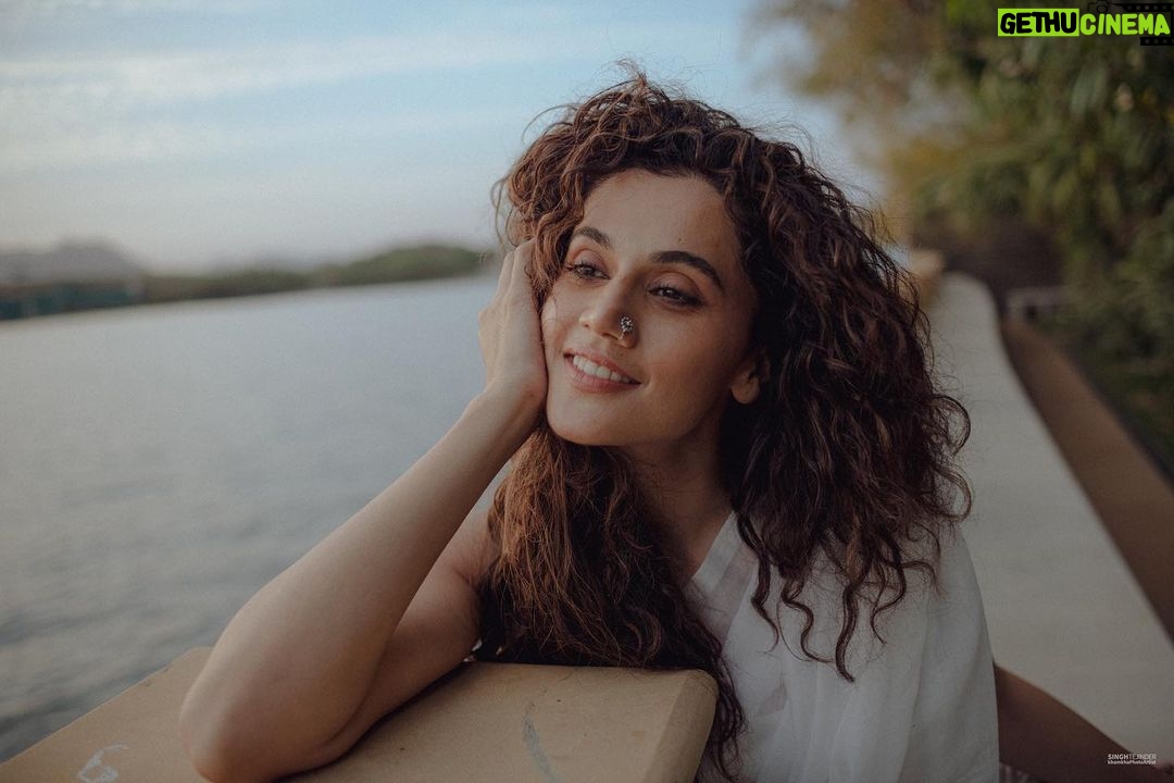 Taapsee Pannu Instagram - Waqt Badal Diya…. Jazbaat Badal diye….. Leela Palace, Udaipur