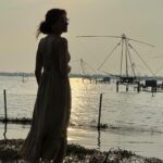 Taapsee Pannu Instagram - Kerala…. Kuch pichle janam ka naata hai humaara….. #HappyNewYear2024 @amastays_trails Sherly's Ente Kumbalanghi