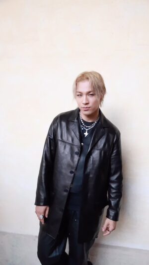 Taeyang Instagram - Au défilé @givenchy homme printemps-été 2024, TaeYang a partagé avec GQ ses impressions sur la collection et sur le travail de Matthew M. Williams. 
_____

@__youngbae__ opened up to GQ about his experience at the Givenchy Men SS24 show and shared his impressions of @matthewmwilliams work. 

Interview : @lea.diquero
Video and edition : @enzoply 
Casting Video Manager : @adele_ligerot 

#TaeYang #Givenchy #pfw #parisfashionweek