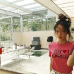 Taeyeon Instagram - To.X 발매됐어요 🎧 앨범 공백 기간 동안 기다려주셔서 너무 고맙습니다 기억에 남는 앨범이 됐으면 좋겠어요 늘 열심히 음악 할게요 🤍
