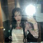 Taeyeon Instagram - To.X 발매됐어요 🎧 앨범 공백 기간 동안 기다려주셔서 너무 고맙습니다 기억에 남는 앨범이 됐으면 좋겠어요 늘 열심히 음악 할게요 🤍