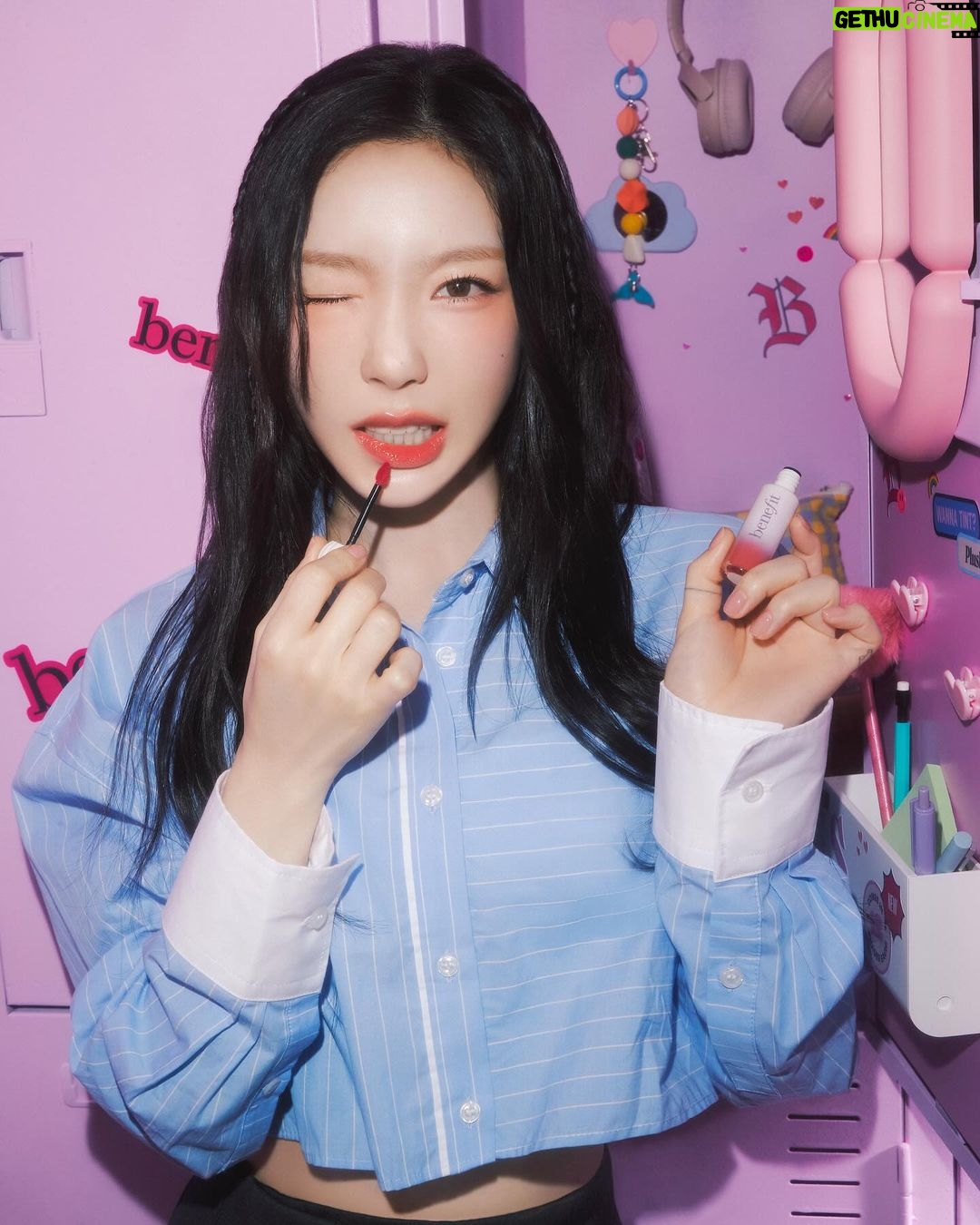 Taeyeon Instagram - 💄💋 @benefitcosmeticskorea
